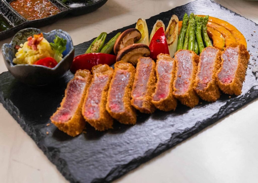 Image of a Seared Tuna Steak with Asparagus
