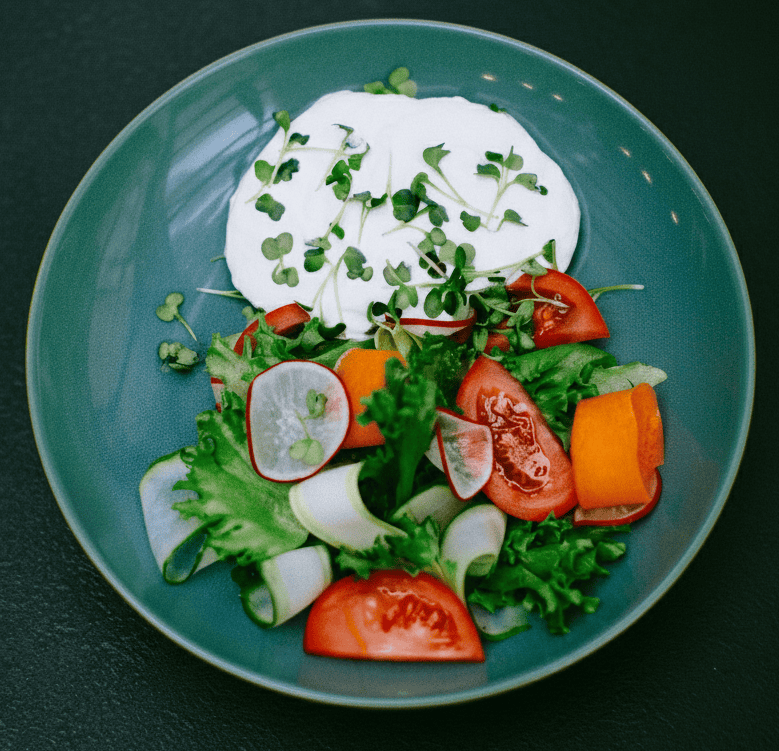  Image of an energy bowl made from cottage cheese and vegetables