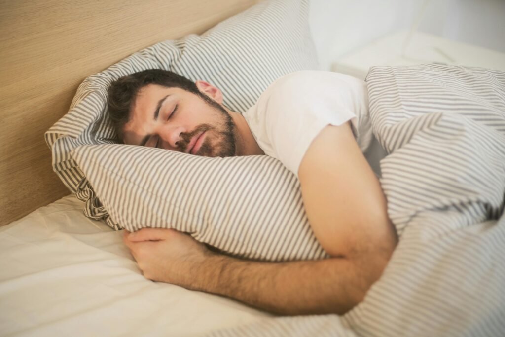 Man getting quality sleep to weight loss